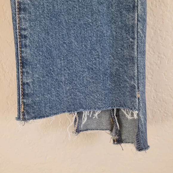 NWT BLANK NYC Stagger Hem Straight Leg Jeans Size 26 - Picture 4 of 8